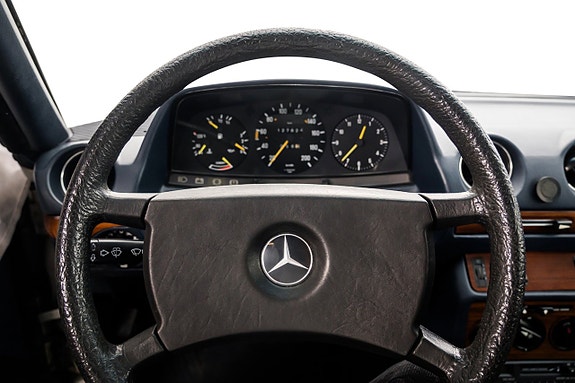 Mercedes-Benz 230 CE 13 of 24