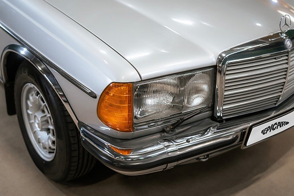 Mercedes-Benz 230 CE 9 of 24