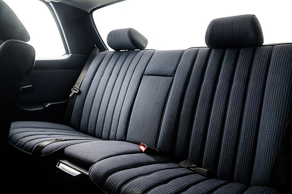 Mercedes-Benz 230 CE 23 of 24