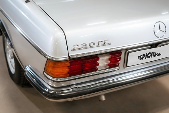 Mercedes-Benz 230 CE 10 of 24