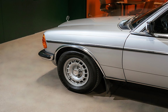 Mercedes-Benz 230 CE 5 of 5