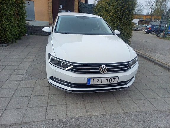 Volkswagen Passat 13 of 24