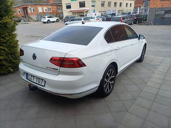 Volkswagen Passat 3 of 5