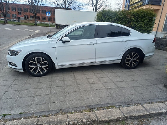 Volkswagen Passat 8 of 24
