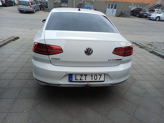 Volkswagen Passat 14 of 24