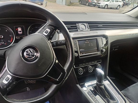 Volkswagen Passat 22 of 24