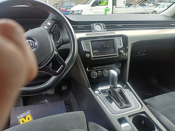 Volkswagen Passat 17 of 24