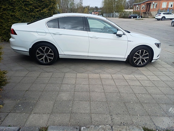 Volkswagen Passat 9 of 24