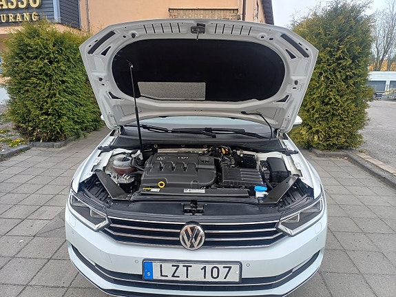 Volkswagen Passat 15 of 24