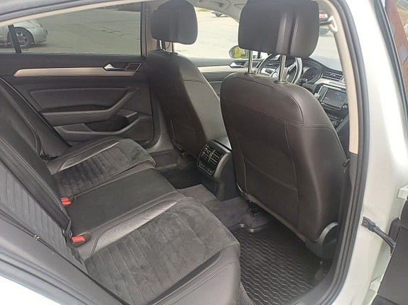 Volkswagen Passat 12 of 24