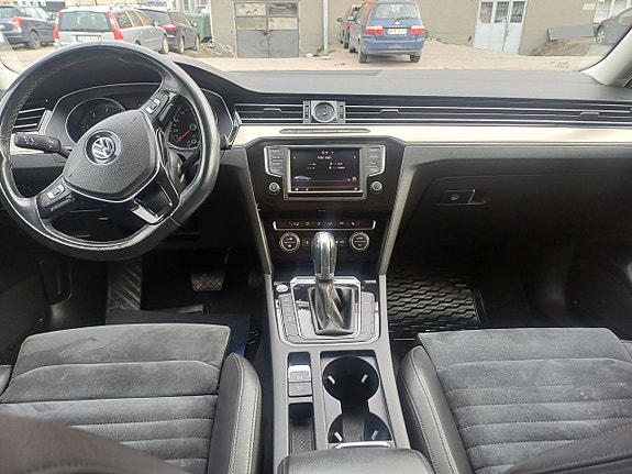 Volkswagen Passat 10 of 24