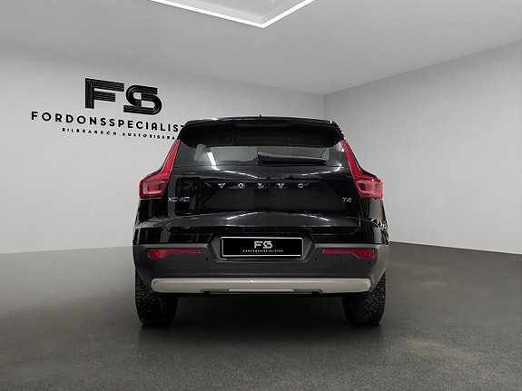 Volvo XC40 4 of 5