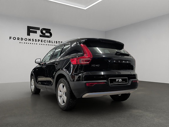 Volvo XC40 6 of 28