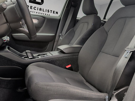 Volvo XC40 16 of 28