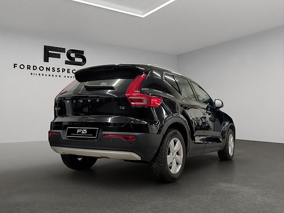Volvo XC40 3 of 5