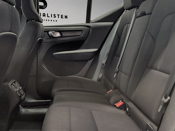 Volvo XC40 15 of 28