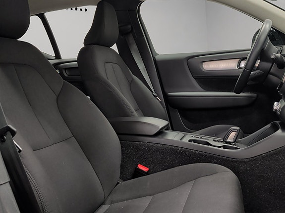 Volvo XC40 11 of 28