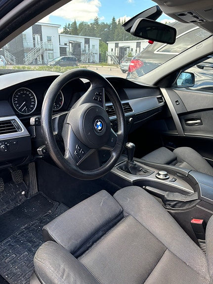 BMW 520i 6 of 7