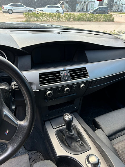 BMW 520i 5 of 7