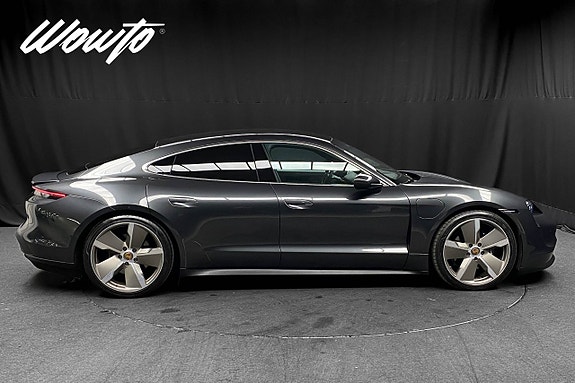 Porsche Taycan 4S 3 of 5