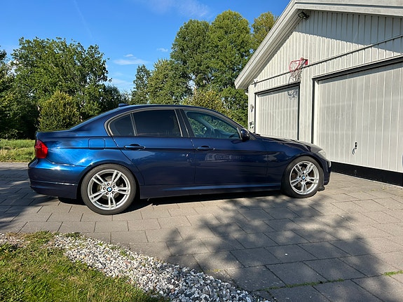 BMW 320d 3 of 9
