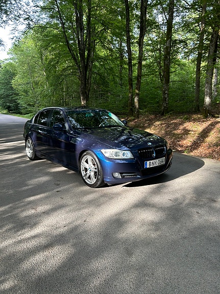 BMW 320d 4 of 5
