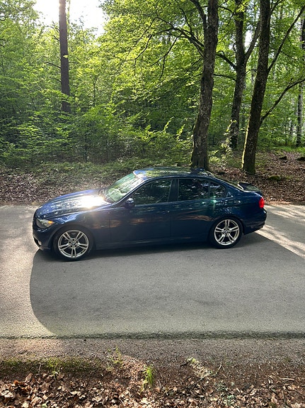 BMW 320d 3 of 5
