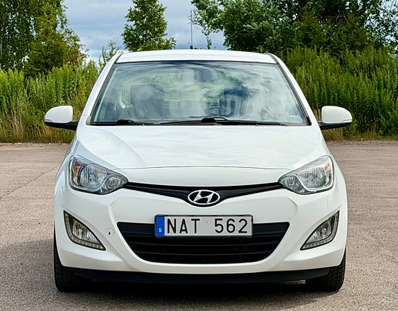 Hyundai i20 2 of 16