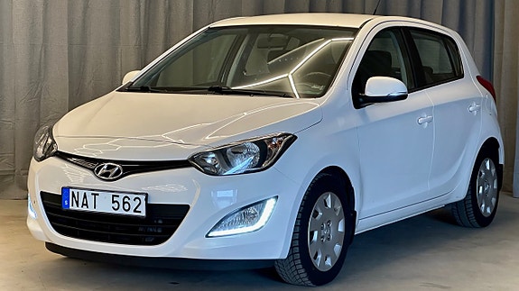 Hyundai i20 2 of 5