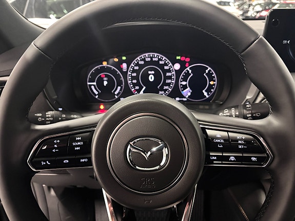 Mazda CX-60 8 of 17