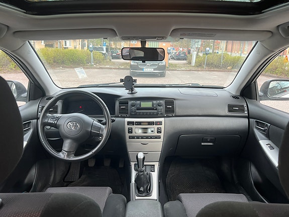 Toyota Corolla 4 of 6