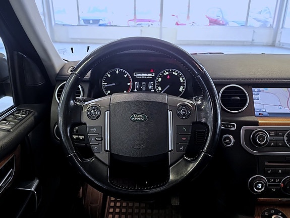 Land Rover Discovery 4 10 of 18