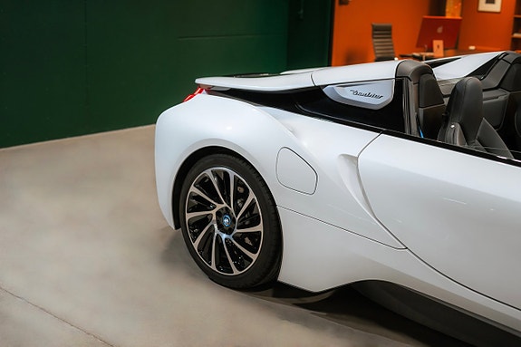 BMW i8 12 of 30