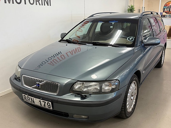 Volvo V70 2 of 27