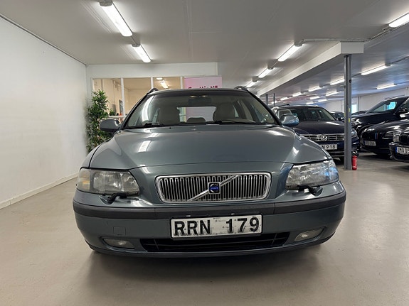 Volvo V70 3 of 27