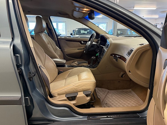 Volvo V70 21 of 27