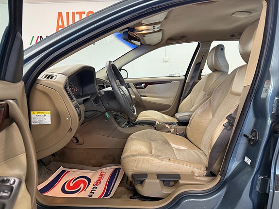 Volvo V70 10 of 27