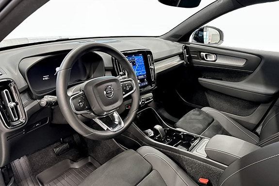 Volvo EX40 5 of 16