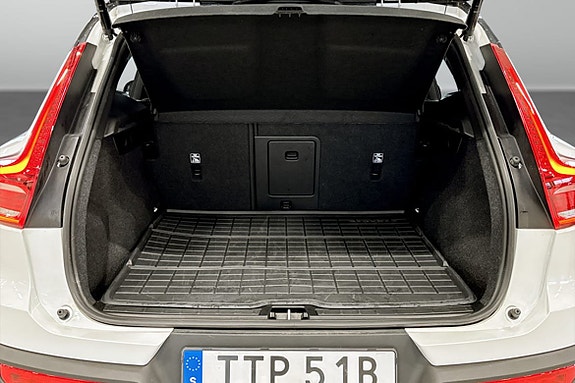 Volvo EX40 12 of 16