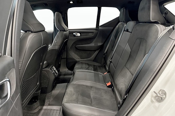 Volvo EX40 10 of 16