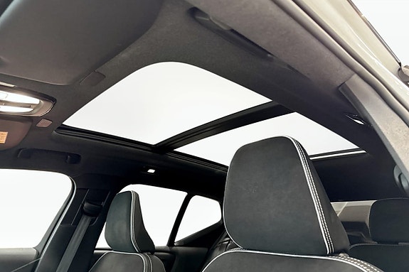 Volvo EX40 11 of 16