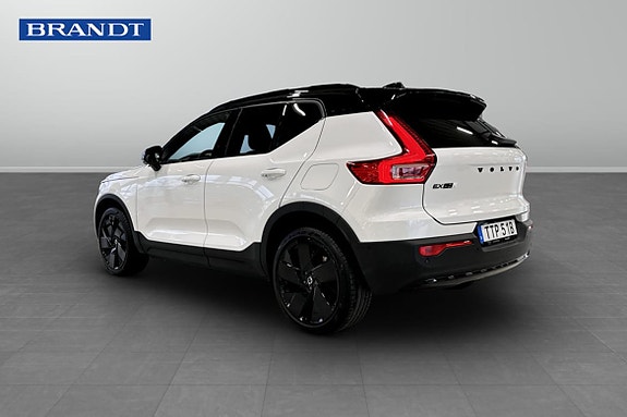 Volvo EX40 3 of 16