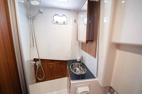 Kamapanj Sargo 33 / Volvo 2 x 320 hk / 2021 / Nyskick! 5 of 5