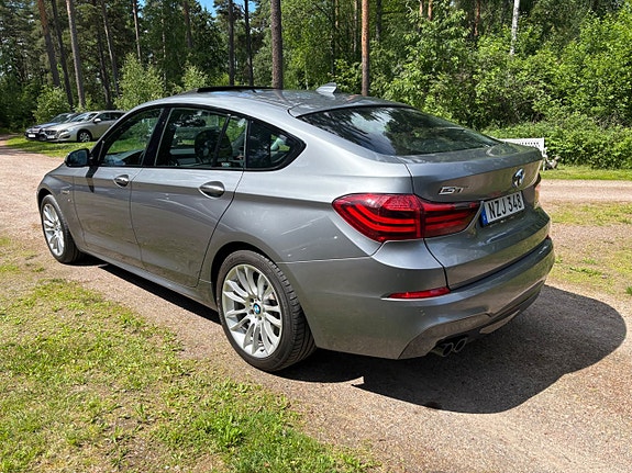 BMW 520d 3 of 5