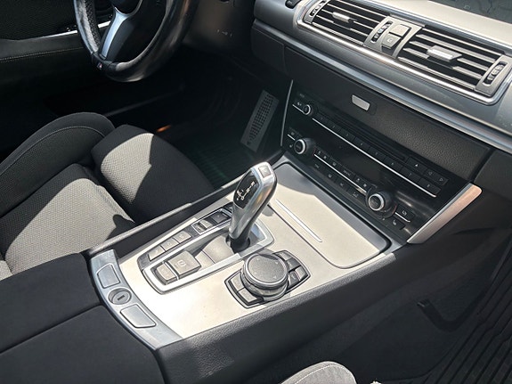 BMW 520d 12 of 16