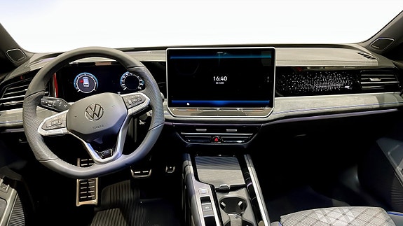 Volkswagen Passat 11 of 13