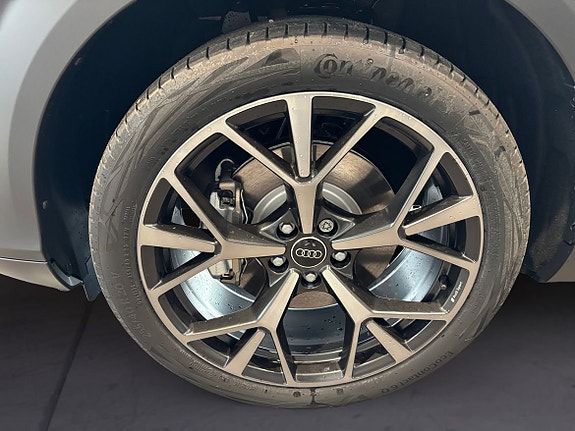 Audi Q3 4 of 5
