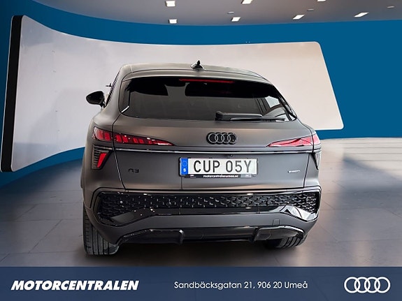 Audi Q3 3 of 5
