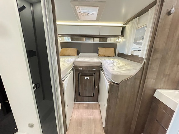 Benimar Tessoro 463 / B-körkort / Taksäng / Solcell / 165hk / 14 of 26
