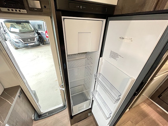 Benimar Tessoro 463 / B-körkort / Taksäng / Solcell / 165hk / 21 of 26